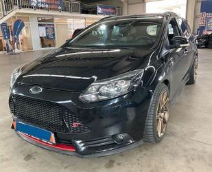 Ford Ford Focus 2.0 EB Turnier ST +BI-XENON+LEDER+SITZH Gebrauchtwagen