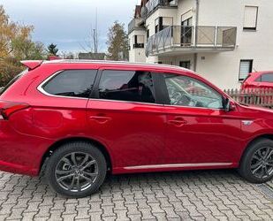 Mitsubishi Mitsubishi Outlander 2.4 MIVEC PLUG-IN HYBRID 4WD Gebrauchtwagen