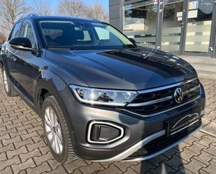 VW Volkswagen T-Roc 1,5 Style DSG *SHZ*AHK*PDC*ACC* Gebrauchtwagen