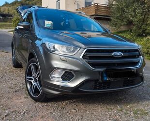 Ford Ford Kuga 1,5 EcoBoost 4x4 129kW Black & Silv Aut. Gebrauchtwagen