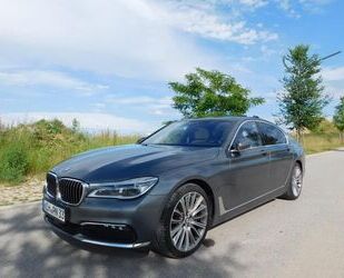 BMW BMW 750i xDrive - Megavoll! Traumzustand! Gebrauchtwagen