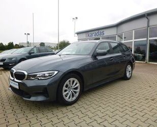 BMW BMW 320 i Touring >AUT/AHK/NAV/LED-Licht/PDC< Gebrauchtwagen