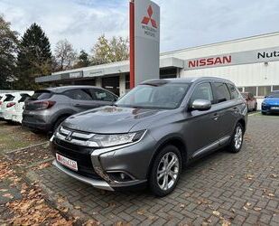 Mitsubishi Mitsubishi Outlander 2.0 4WD CVT Top *AHK,Glasdach Gebrauchtwagen