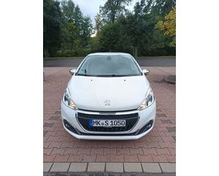 Peugeot Peugeot 208 PureTech 82 Signature Signature Top Zu Gebrauchtwagen