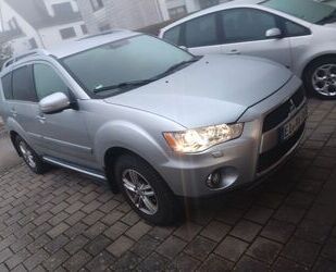 Mitsubishi Mitsubishi Outlander 2.2 DI-D Instyle 4WD TC-SST I Gebrauchtwagen