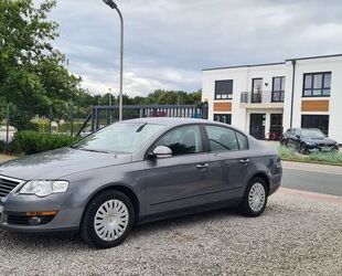 VW Volkswagen Passat 1.6 Trendline -KLIMATRONIC*SHZ*A Gebrauchtwagen