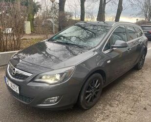 Opel Opel Astra J Sports Tourer Innovation*Leder*Xenon* Gebrauchtwagen