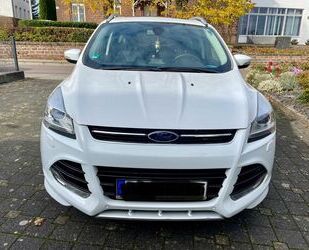 Ford Ford Kuga 2,0 TDCi 2x4 110kW Individual, Panoramad Gebrauchtwagen