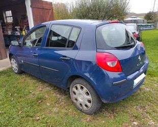 Renault Renault Clio Authentique 1.2 16V 55kW Authentique Gebrauchtwagen