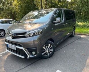 Toyota Toyota Executive Verso Executive 2.0D 177PS NAV+AU Gebrauchtwagen