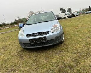 Ford Ford Fiesta 1,3 51 kW Ambiente Ambiente Gebrauchtwagen