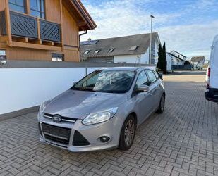 Ford Ford Focus Lim. Titanium/Automatik/ Gebrauchtwagen