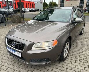 Volvo Volvo V70 Kombi 2.5 Momentum Leder Ahk Klimaautoma Gebrauchtwagen