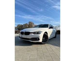 BMW BMW 320i Sport Line Automatik AHK Navi Gebrauchtwagen