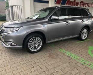 Mitsubishi Mitsubishi Outlander PHEV PLUS mit FA-Paket 2.4 Gebrauchtwagen