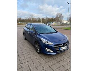 Hyundai Hyundai i30 Kombi Premium mit Garantie *Panorama Gebrauchtwagen