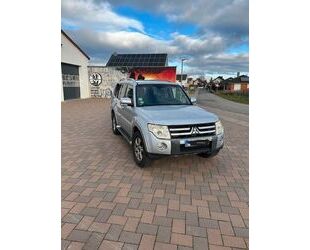 Mitsubishi Mitsubishi Pajero 3,2 DI-D Edition 25 Automatik Ed Gebrauchtwagen