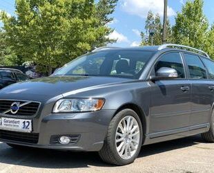 Volvo Volvo V50 Kombi D3 NAVI LEDER XENON STNDHZG S.DACH Gebrauchtwagen