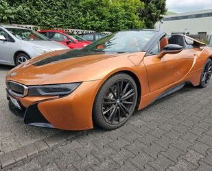 BMW BMW i8 Roadster*NAVI*SHZ*BI-COLOR*ALU*wenigKm Gebrauchtwagen