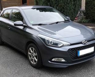 Hyundai Hyundai i20 1.2 INTRO Klima A,SHZ,LHZ,Brem neu,8fa Gebrauchtwagen