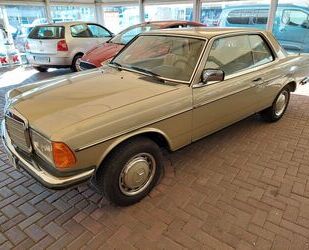 Mercedes-Benz Mercedes-Benz 230 CE W123 Automatik Familienbesitz Gebrauchtwagen