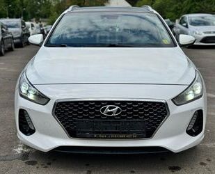 Hyundai Hyundai i30 cw Premium Automatik Panorama/Leder/Si Gebrauchtwagen