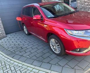 Mitsubishi Mitsubishi Outlander 2.4 MIVEC PLUG-IN HYBRID 4WD Gebrauchtwagen