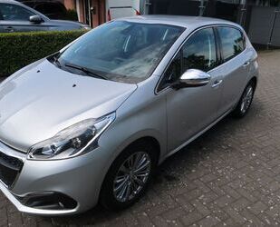 Peugeot Peugeot 208 PureTech 110 Allure *Navi*Automatik 1 Gebrauchtwagen