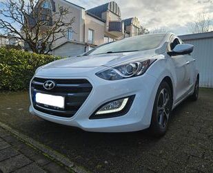 Hyundai Hyundai i30 blue 1.4 Trend Sonderausstattung Gebrauchtwagen