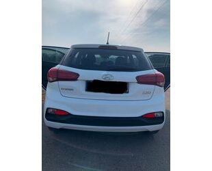 Hyundai Hyundai i20 1.2 Pure / el. Fenster / Klimaaut. / e Gebrauchtwagen