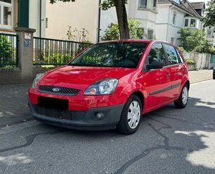 Ford Ford Fiesta 1,4 TÜV bis 7/26 Automatik PDC AHK Gebrauchtwagen