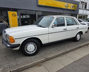 Mercedes-Benz Mercedes-Benz 200 W123 2.Hand OLDTIMER Becker Euro Oldtimer