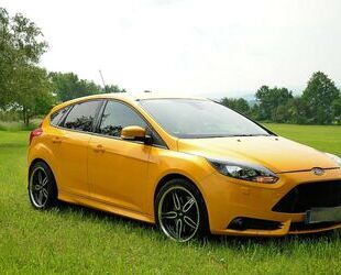 Ford Ford Focus 2.0 EcoBoost ST mit Leder-Sport-Paket Gebrauchtwagen