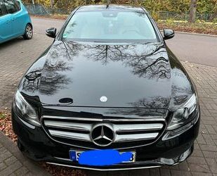 Mercedes-Benz Mercedes-Benz E 220 d 4MATIC AMG Line Autom. AMG L Gebrauchtwagen