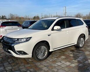 Mitsubishi Mitsubishi Outlander PHEV 4WD Gebrauchtwagen