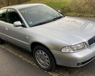 Audi Audi A4 1.6 , gepflegt. Rentnerfzg., 1. Hand, 135t Gebrauchtwagen