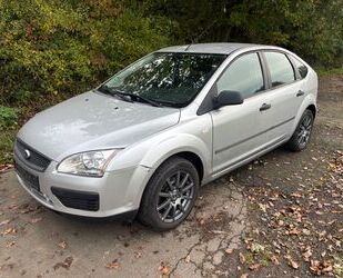 Ford Ford Focus 1,6 Style Style,NEUE TUV Gebrauchtwagen