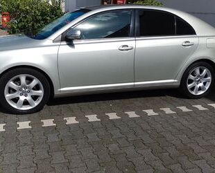 Toyota Toyota Avensis Executive 2.0l Top Gepflegt 6499€VB Gebrauchtwagen