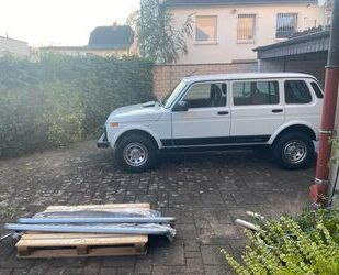 Lada Lada Niva 4x4 (2131) - Weiß - Komplett Versiegel Gebrauchtwagen