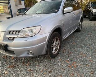 Mitsubishi Mitsubishi Outlander 2.4 Dakar 4WD TÜV11.24 KLIMA Gebrauchtwagen