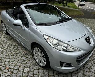 Peugeot Peugeot 207 CC Platinum 120 Leder Tempomat Klimatr Gebrauchtwagen