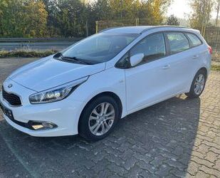 Kia Kia Ceed 1.6 CRDi sw Klimatronik 8 1KW ° Gebrauchtwagen