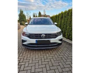 VW Volkswagen Tiguan 2.0 TDI DSG AHK WEISS METALLIC Gebrauchtwagen