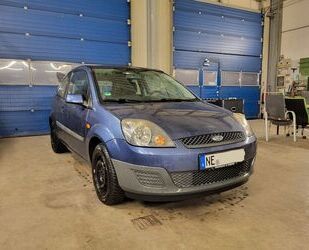 Ford Ford Fiesta 1,4 16V Ambiente Ambiente Gebrauchtwagen