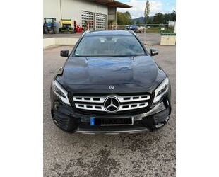 Mercedes-Benz Mercedes-Benz GLA 180 PEAK Edition 1. Hand Gebrauchtwagen