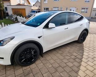 Tesla Tesla Model Y Hinterradantrieb RWD 8-fach bereift, Gebrauchtwagen