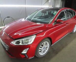 Ford Ford Focus Lim.1.5 TDCI Titanium/Navi/Panodach/720 Gebrauchtwagen