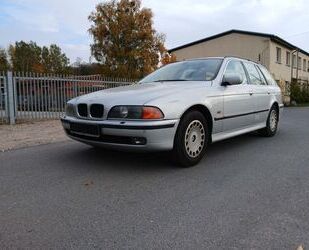 BMW BMW 528i Auto touring 528i Gebrauchtwagen