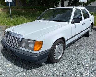 Mercedes-Benz Mercedes-Benz 230 E Automatik Klima Oldtimer H-Zul Oldtimer