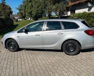 Opel Opel Astra Sports Tourer 1.4 + Neuerer Motor+8fach Gebrauchtwagen